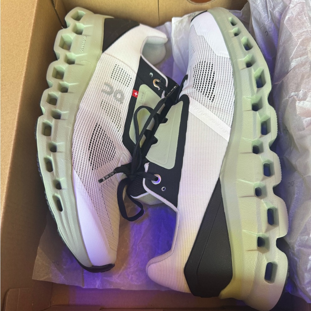 ON Running Shoes Cloudstratus Women’s size 9